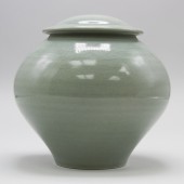 American Museum of Ceramic Art, AMOCA, gift of James W. and Jackie Voell, 