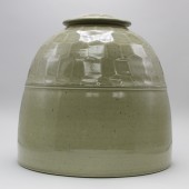 American Museum of Ceramic Art, gift of James W. and Jackie Voell